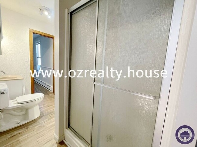 Foto del edificio - 215 E Reed Ave