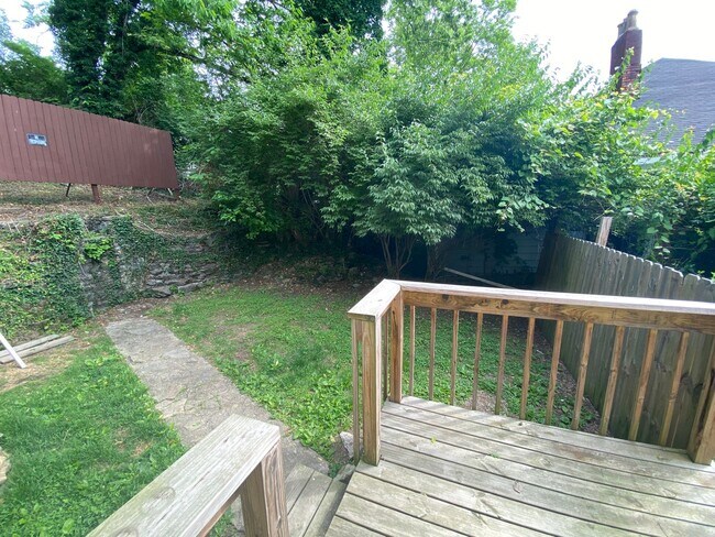 Foto del edificio - Large Home in Park Hills