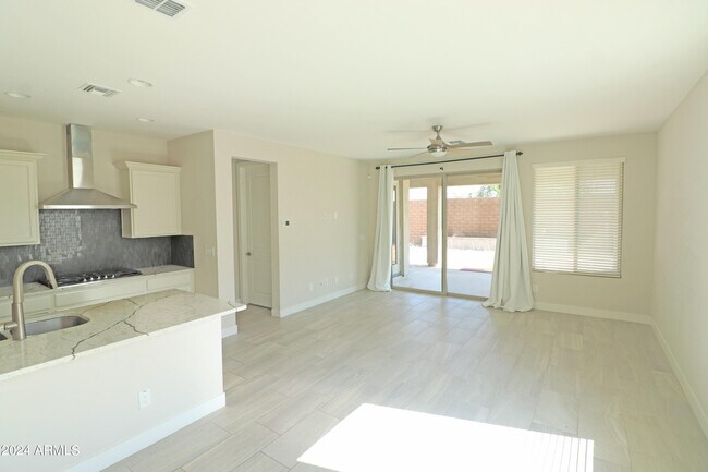 Building Photo - 3517 E Tina Dr