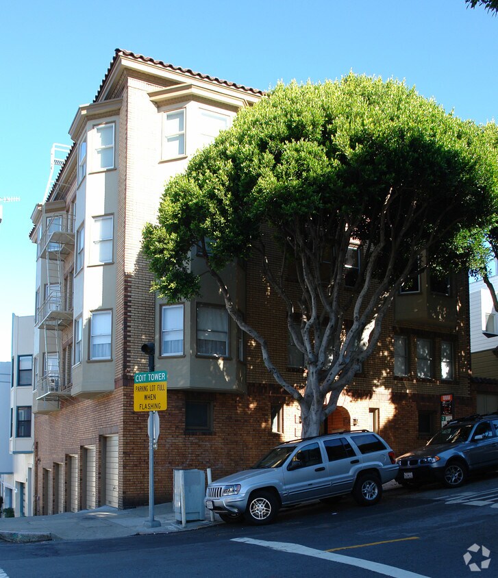 Building Photo - 490 Lombard St