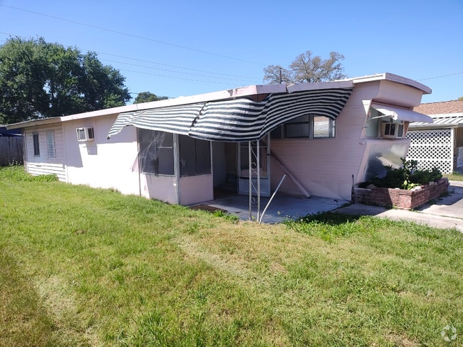 Building Photo - 2051 Pleasure Dr