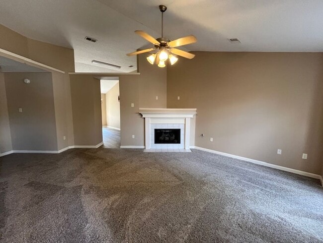Building Photo - Renovated 2 Bedroom 2 Bath Home for Rent!