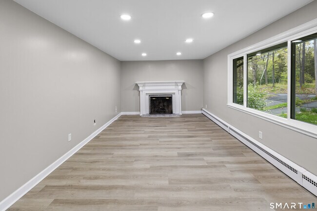 Building Photo - 110 Greenwood Dr