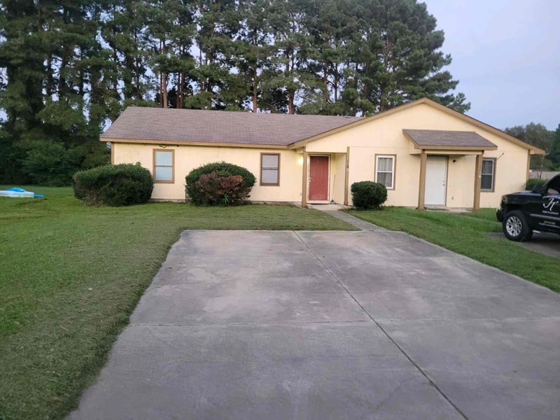 110 Eulon Loop Unit B, Raeford, NC 28376 Room for Rent in Raeford, NC