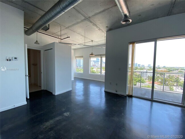 Foto del edificio - 10 SW South River Dr