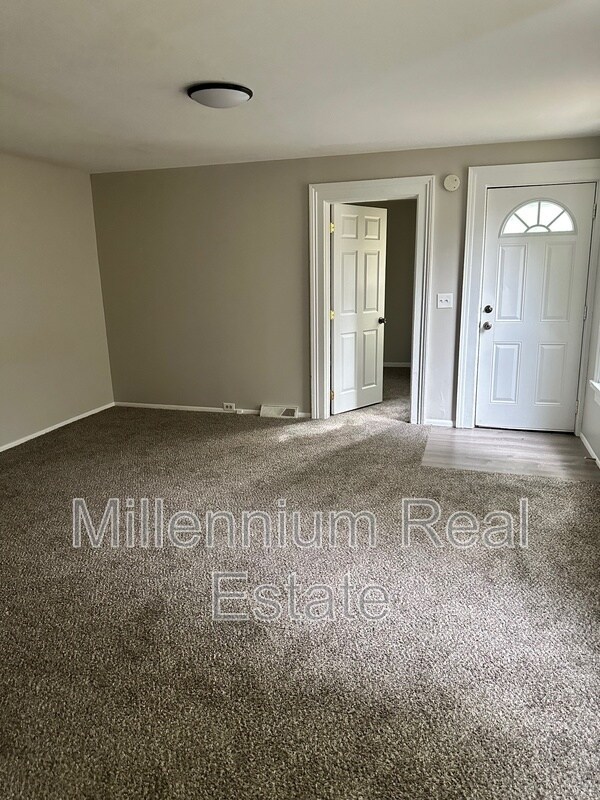 Building Photo - 71 Bentley St