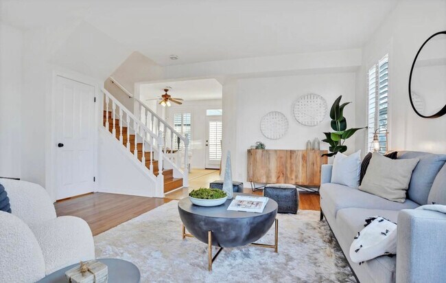 Building Photo - 211 Dahlia Ave
