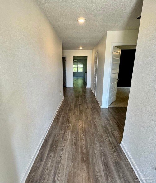 Building Photo - 5265 Peach Dr