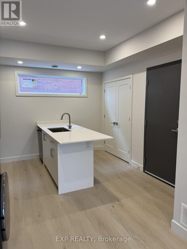 Photo du bâtiment - 1301 Dorchester Ave