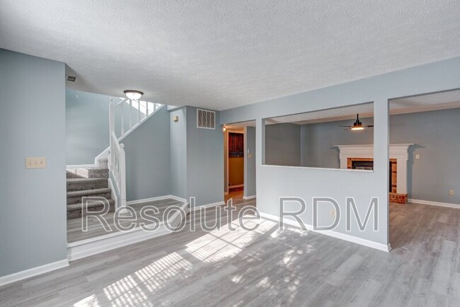 Foto del edificio - 7584 Pennycroft Dr