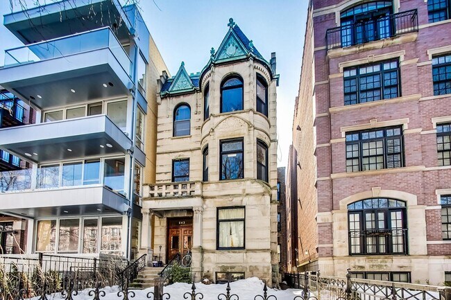 Building Photo - 643 W Wrightwood Ave