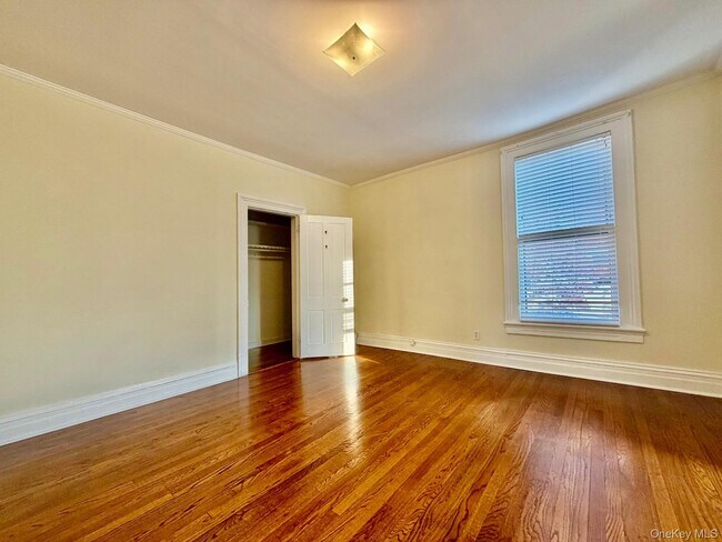 Foto del edificio - 225 N Broadway