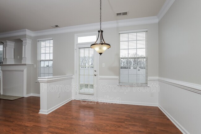 Building Photo - 845 Hedgepath Terrace