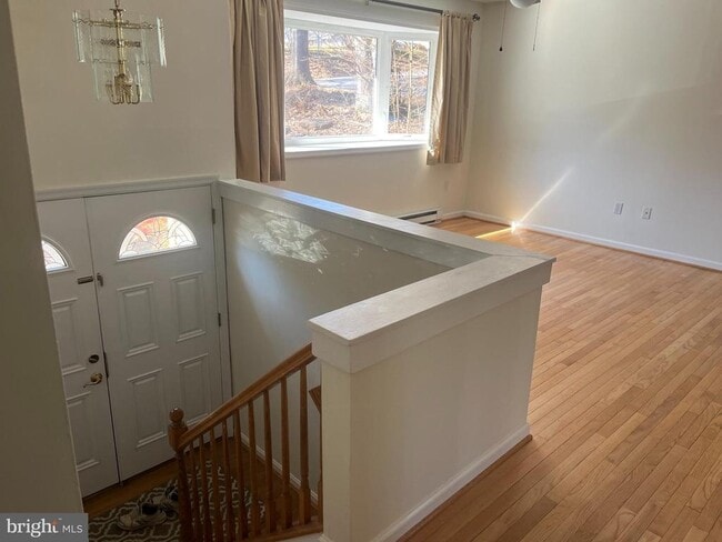 Building Photo - 1217 Hilltop Dr