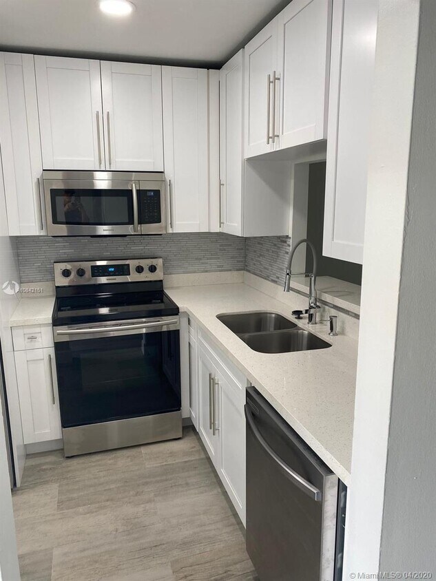 Foto principal - 5111 W Oakland Park Blvd