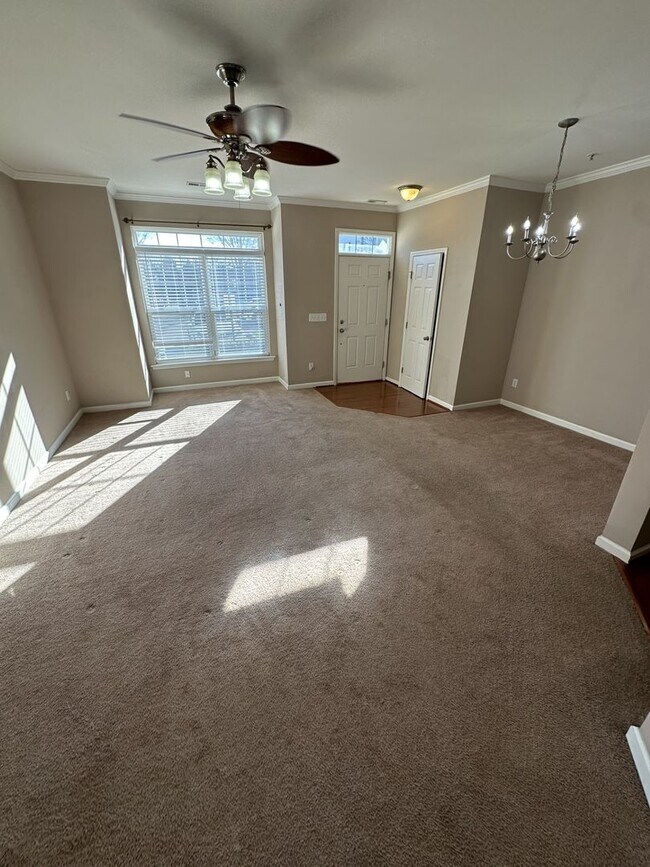 Building Photo - 2211 Raven Road #104