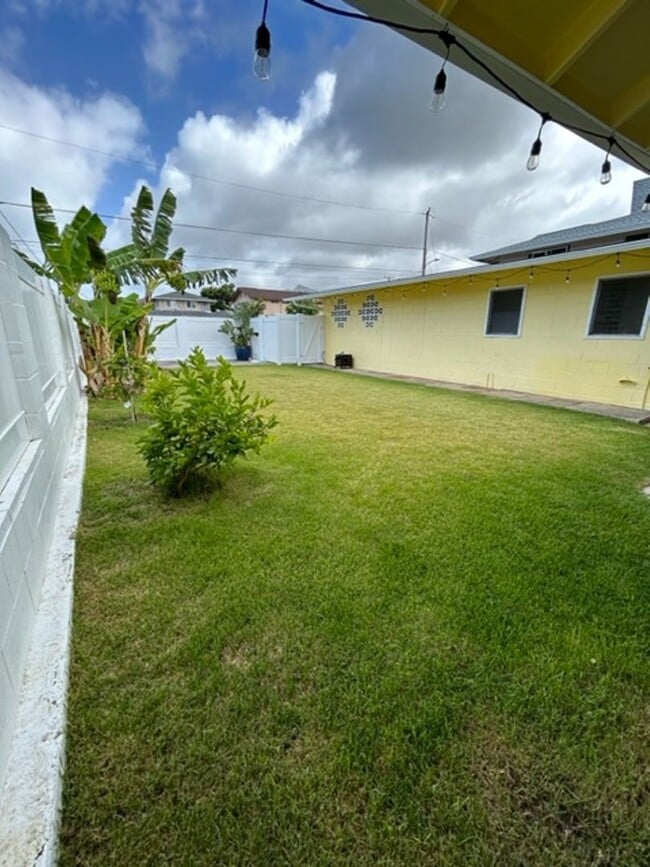 Foto del edificio - Available on 12/16/25, spacious 1570 sq ft, 3 Bedrooms, 2 Baths, 2 Car Garage Single-Family Home ...