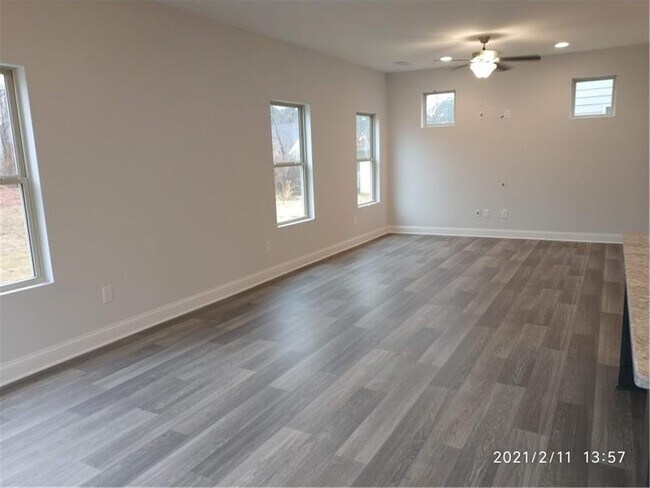 Building Photo - 498 Omnia Ct