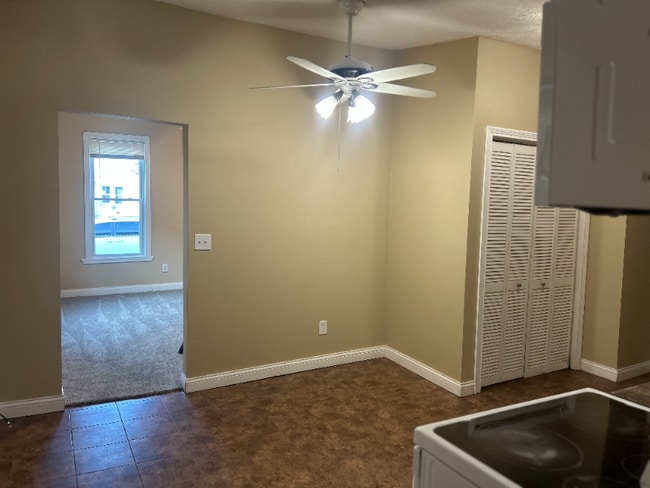 Building Photo - 1637 Hoefgen St