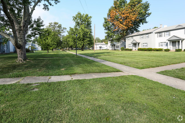 Foto del edificio - Beechmont Townhomes