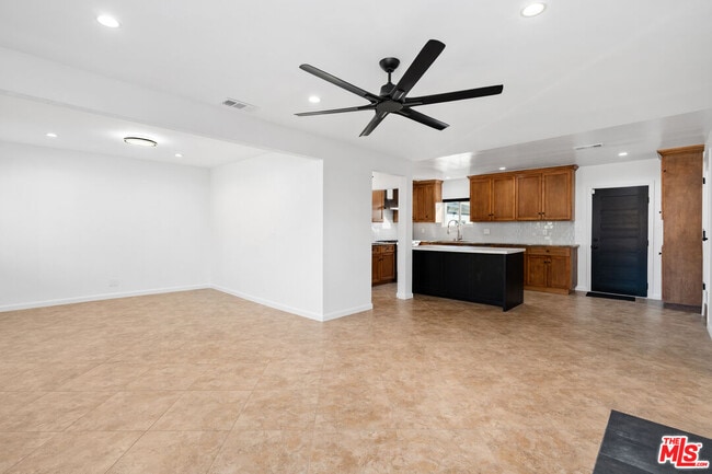 Foto del edificio - 20850 Chase St