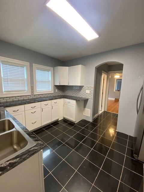 Foto del edificio - 2411 E Genesee St