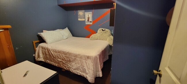 Foto del edificio - 335 E Plymouth St