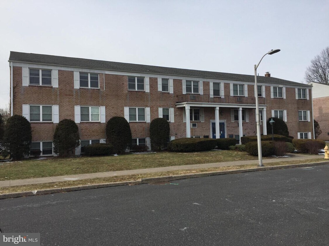 60 Alan Ln Unit 9, Quakertown, PA 18951 Room for Rent in Quakertown