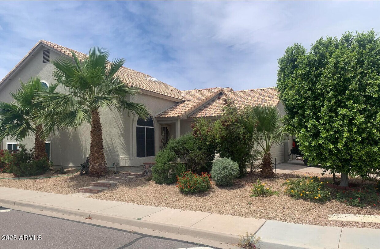 Primary Photo - 1323 W Glenmere Dr