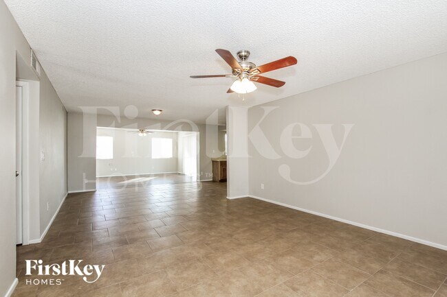 Foto del edificio - 5031 W Windrose Dr