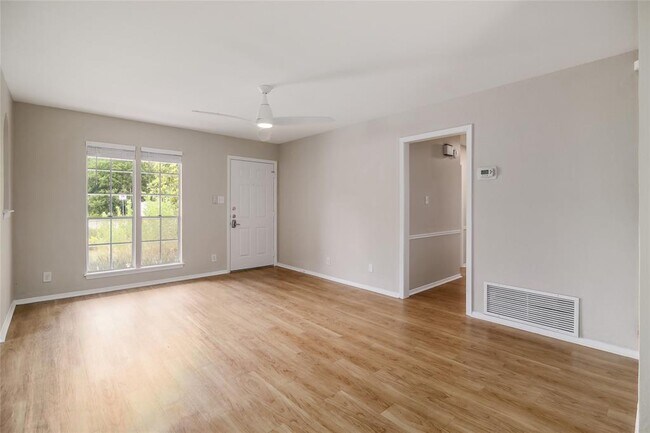 Building Photo - 3103 Steck Ave