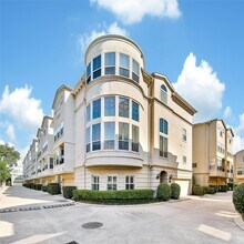 Building Photo - 1515 Hyde Park Blvd