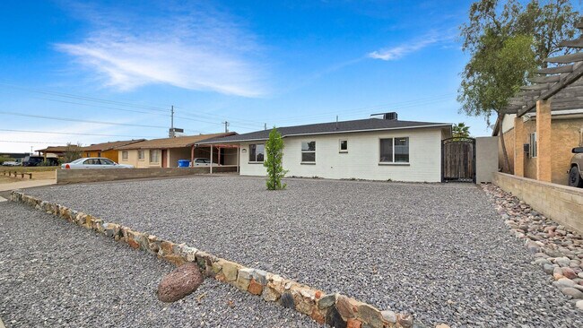 Foto del edificio - 1216 E Desert Park Ln