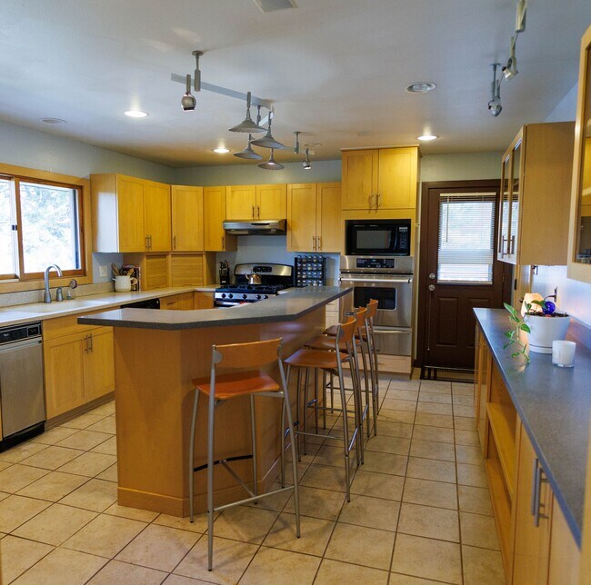 Foto del edificio - 2750 Greenbriar Dr
