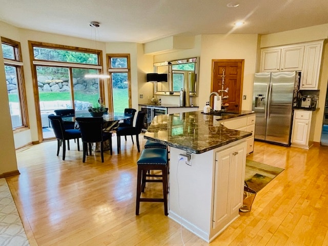 Eat in kitchen and island. - 18679 Pathfinder Dr