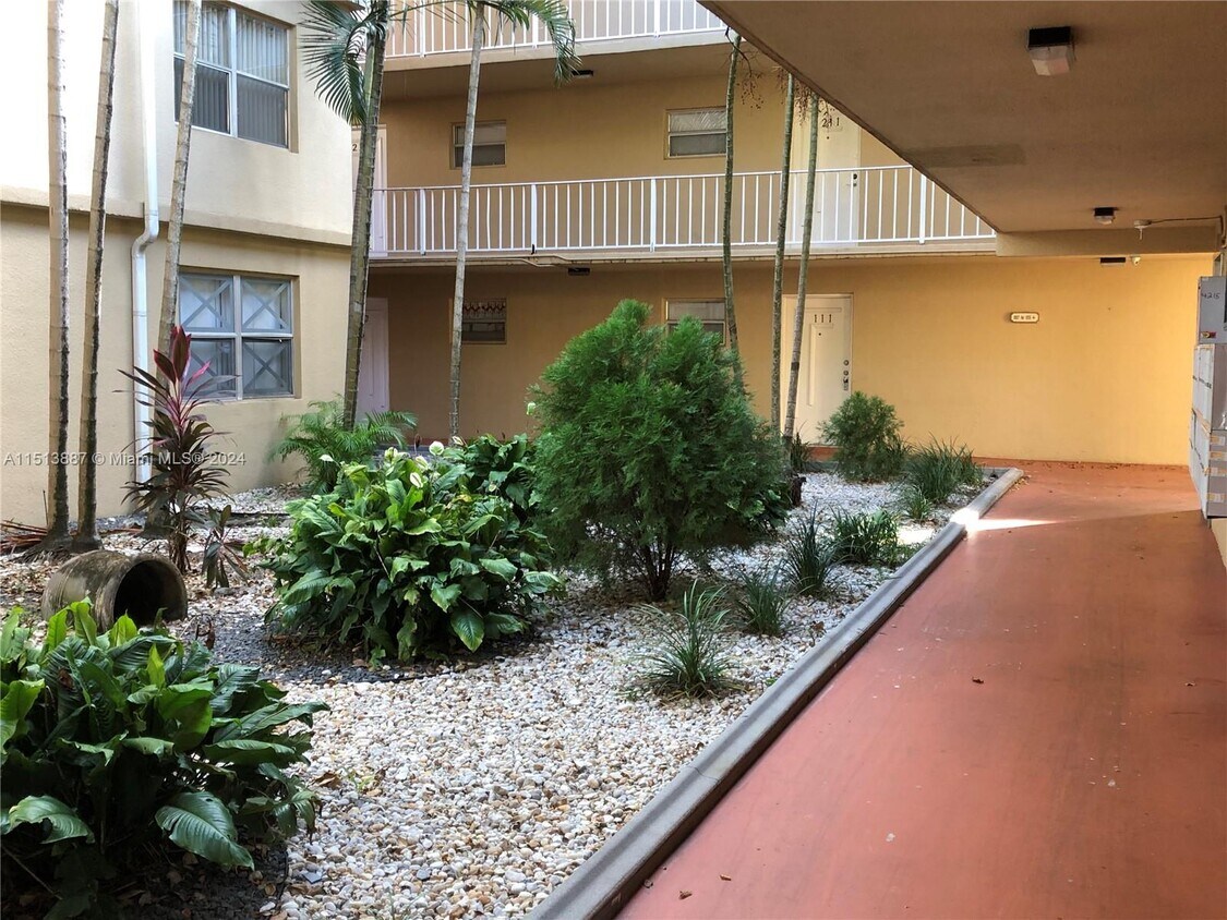 4215 N University Dr Unit 114, Sunrise, FL 33351 Condo for Rent in