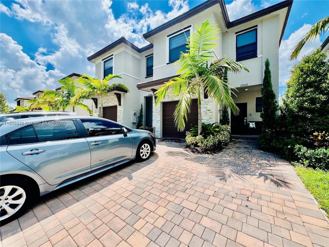 Primary Photo - 25532 SW 108th Ave