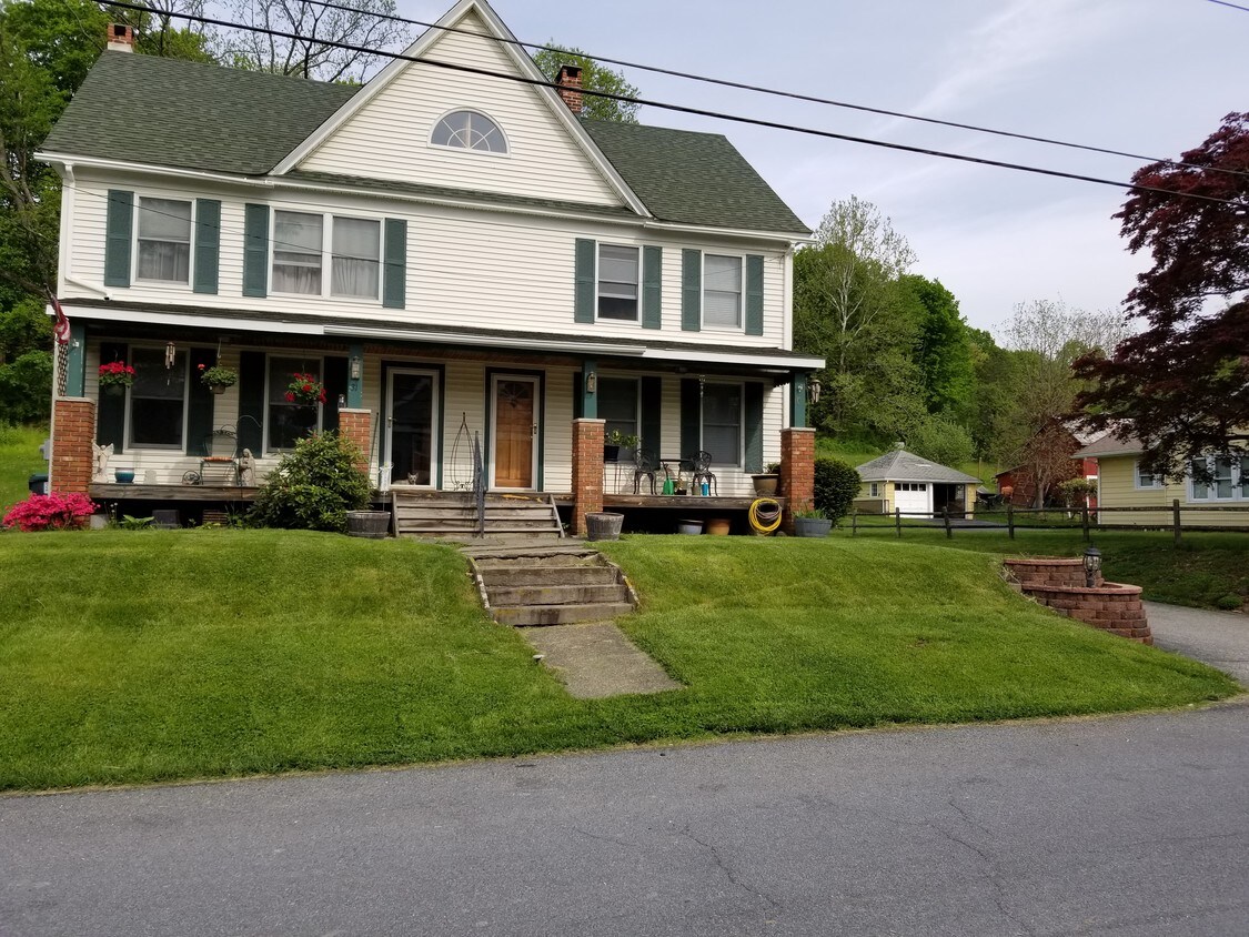 right side of duplex. - 31 High St
