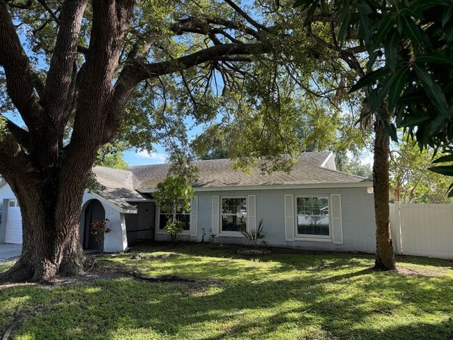 Building Photo - Meadow Woods Pool Home