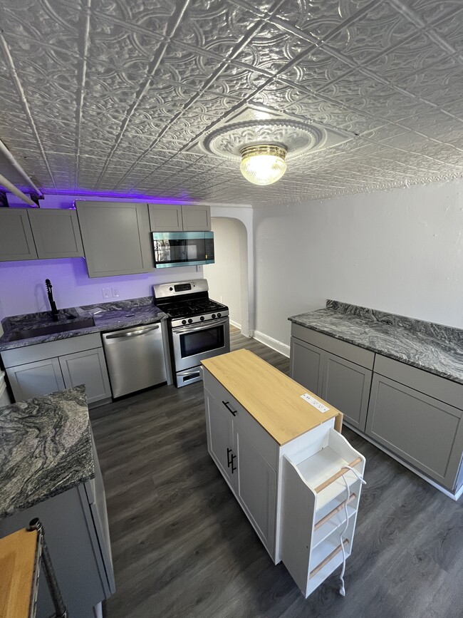 Kitchen Overview - 118 S Washington St
