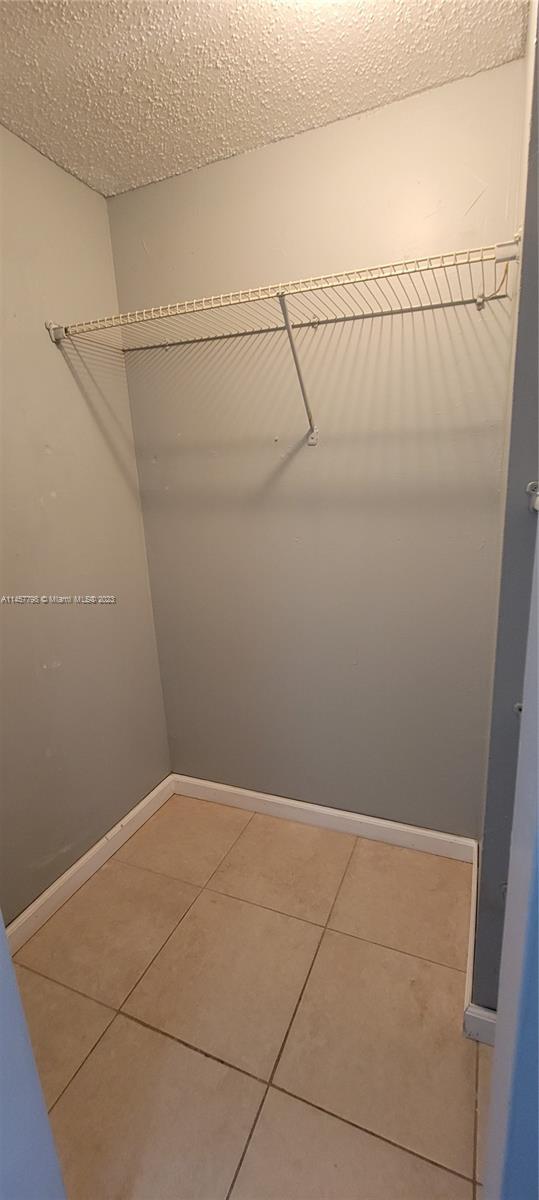 Building Photo - 2860 Somerset Dr