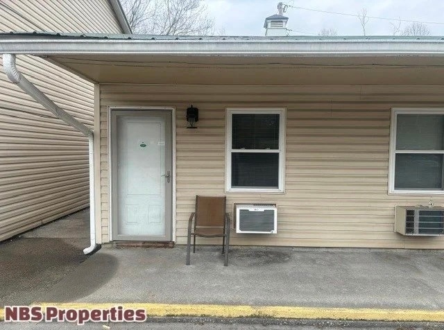 Building Photo - 867 N Gallaher View Rd