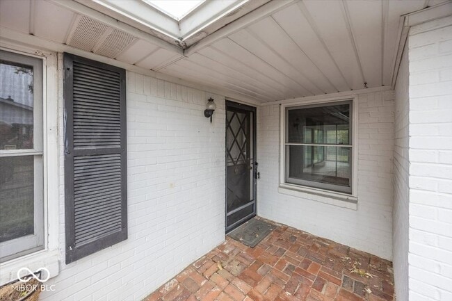 Building Photo - 130 Carmel View Dr