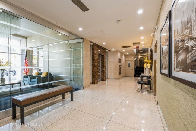 Foto del edificio - 555 W Cornelia Ave