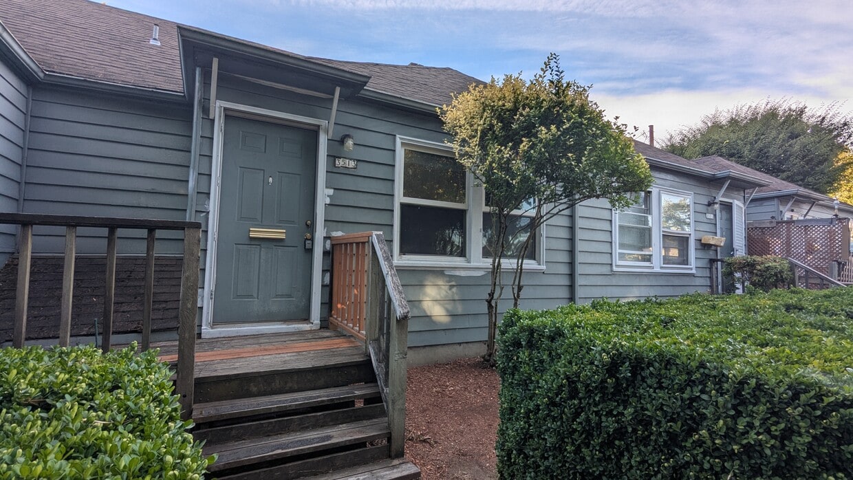 Primary Photo - 3513 SE 43rd Ave