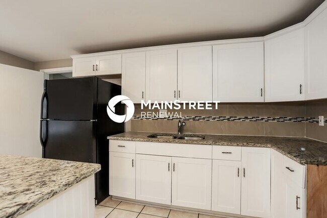 Building Photo - 3 Bedroom Pet-Friendly Home in ST PETERSBURG, FL with Main Street Renewal