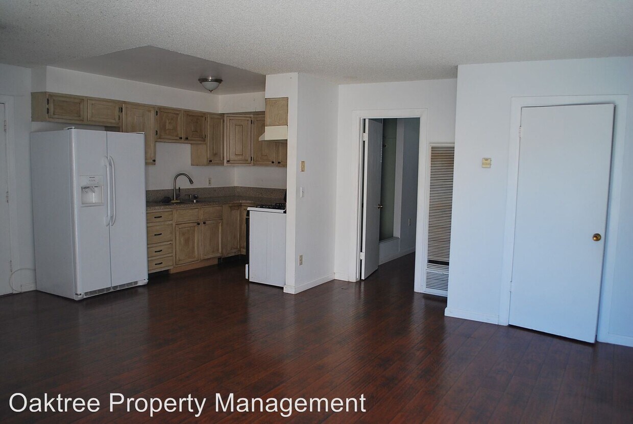 Primary Photo - 129 W Santa Ana St