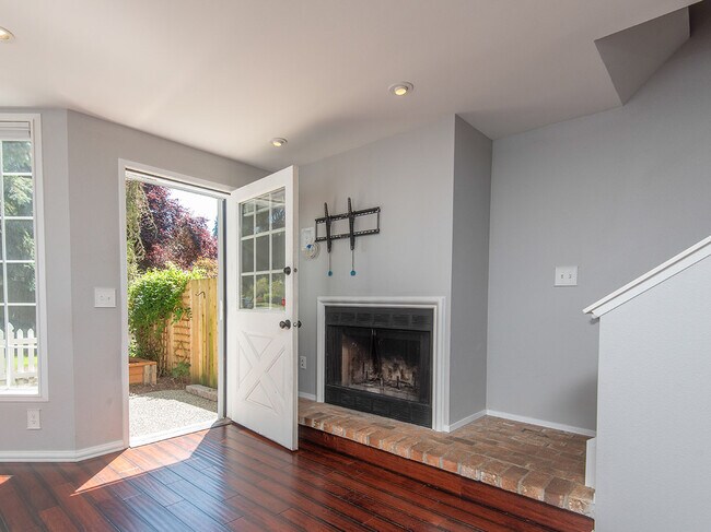 Foto del edificio - 12801 102nd Ave NE