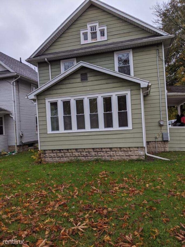 3 br, 1.5 bath House 1020 Mahlon St House for Rent in Lansing, MI