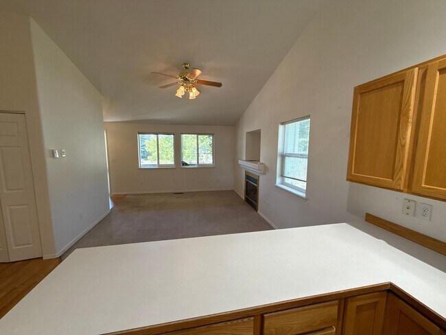 Building Photo - Bring the Dog, SW Old Mill Area 3 Bdrm, 2 ...